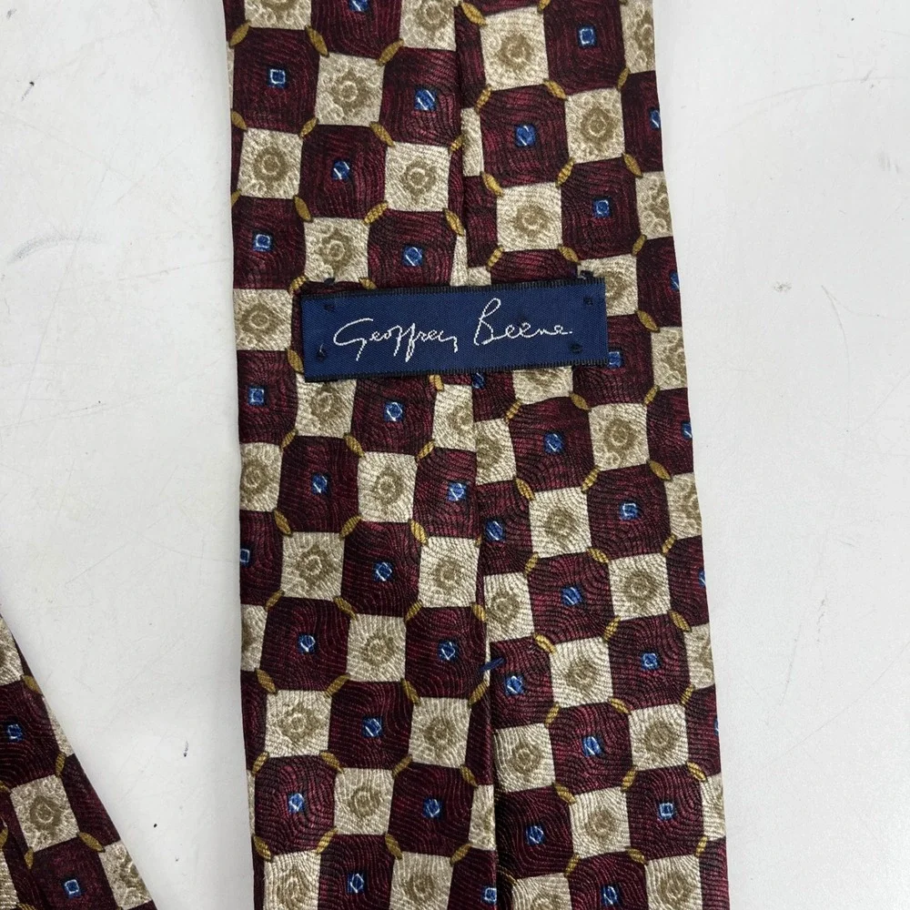 Geoffrey‎ Beene Mens Burgundy Geometric Silk Necktie 4 x 58